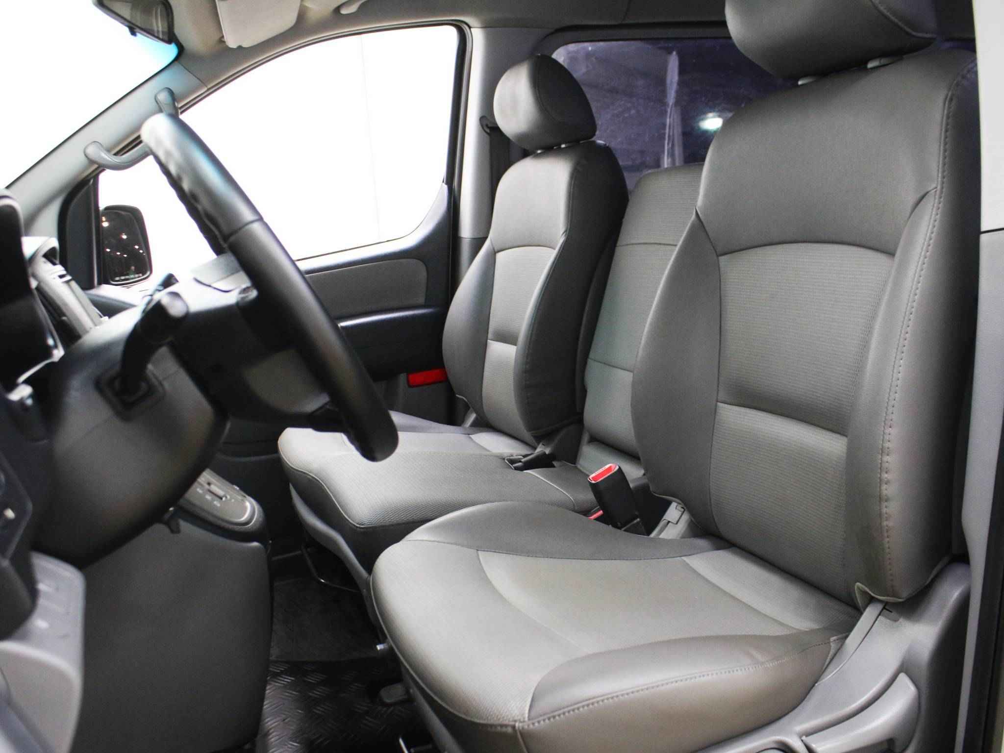 Hyundai Grand Starex, I