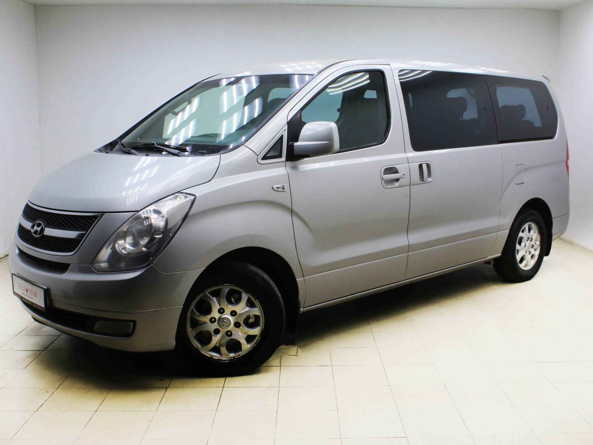 Hyundai Grand Starex, I