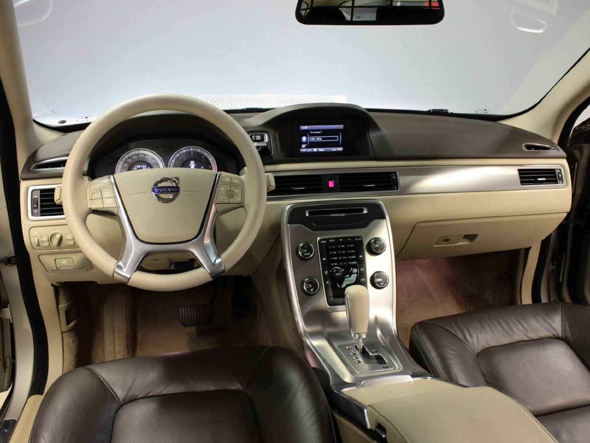 Volvo XC70, II