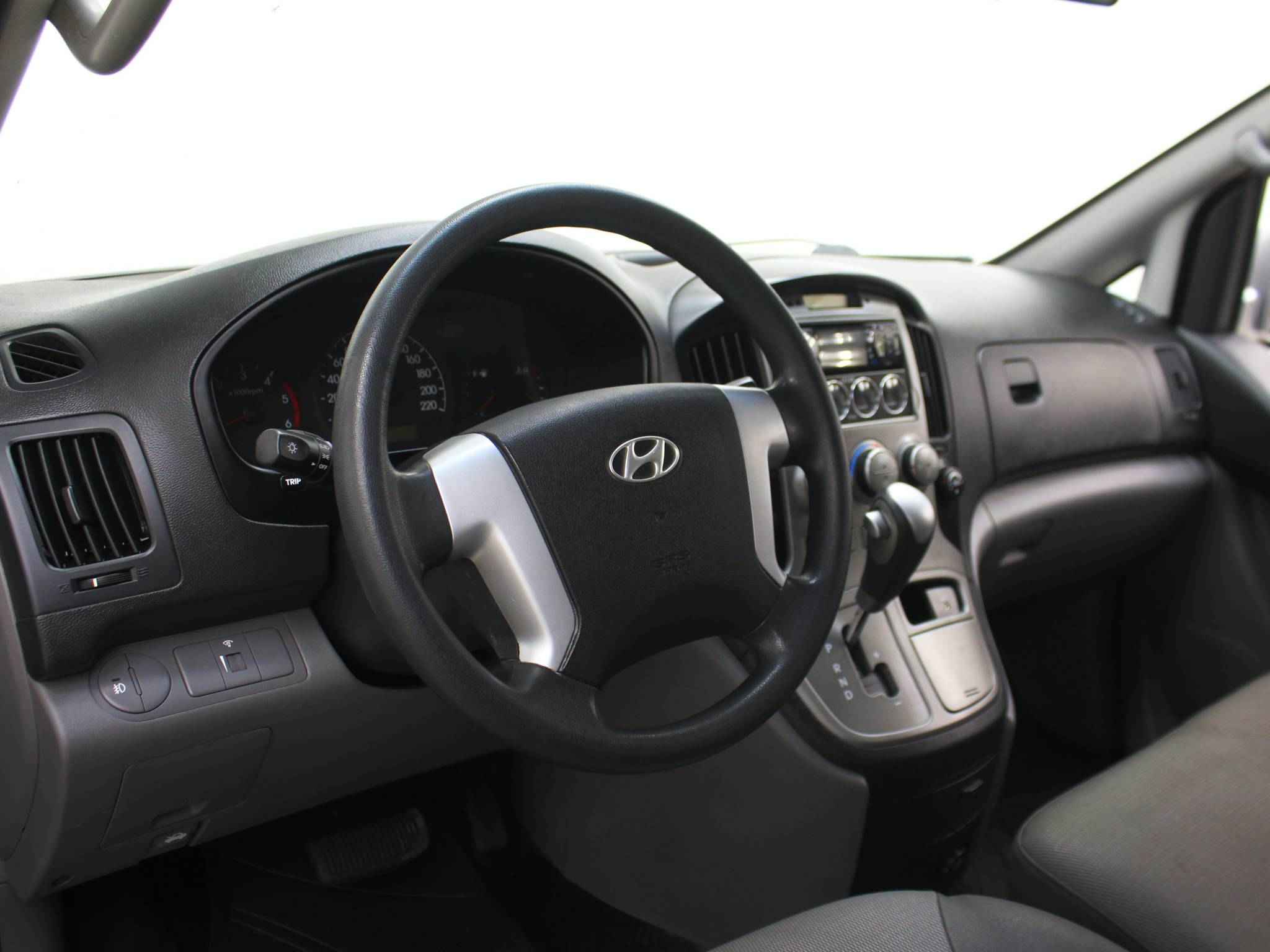 Hyundai Grand Starex, I