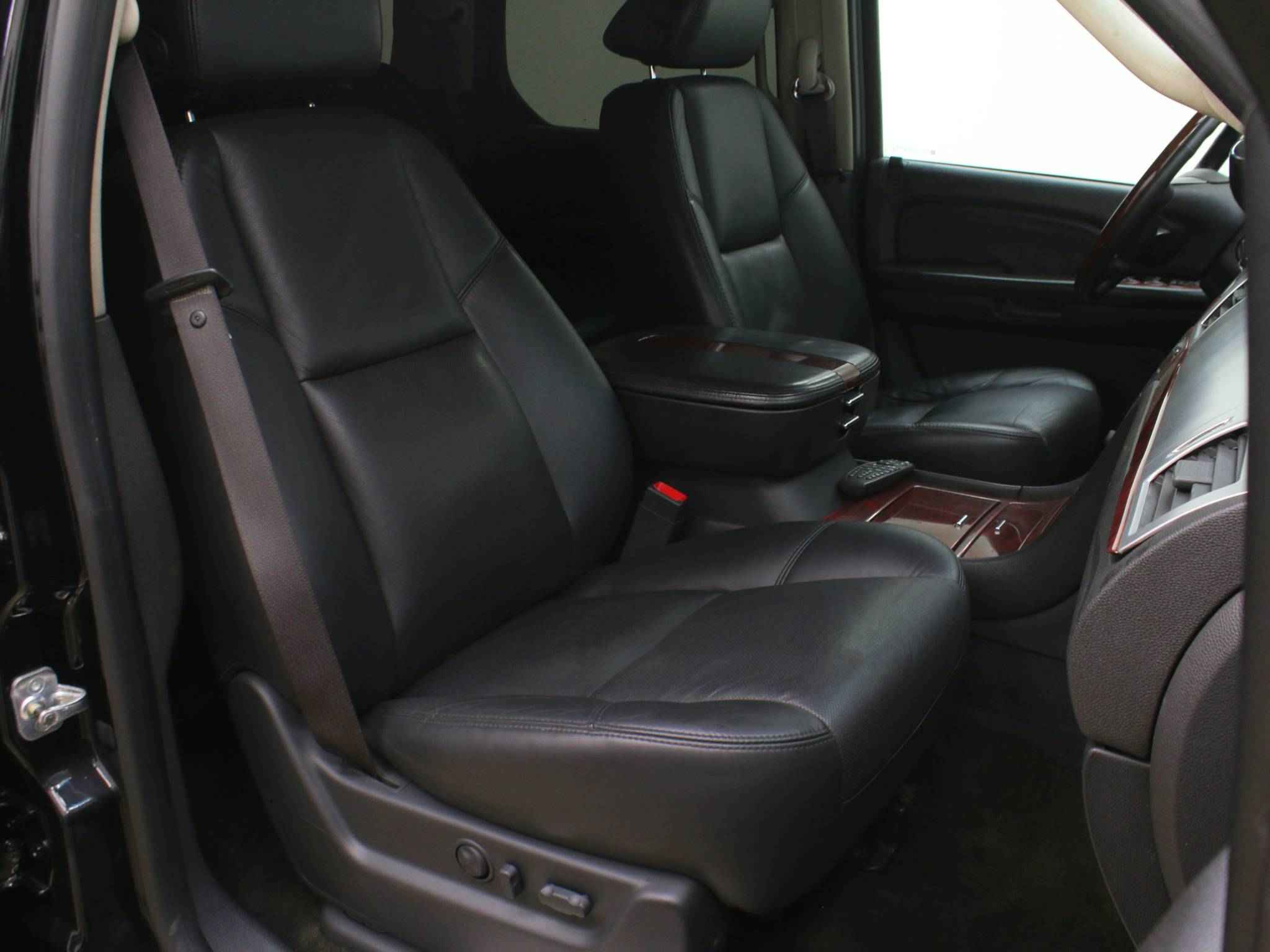 Cadillac Escalade, III