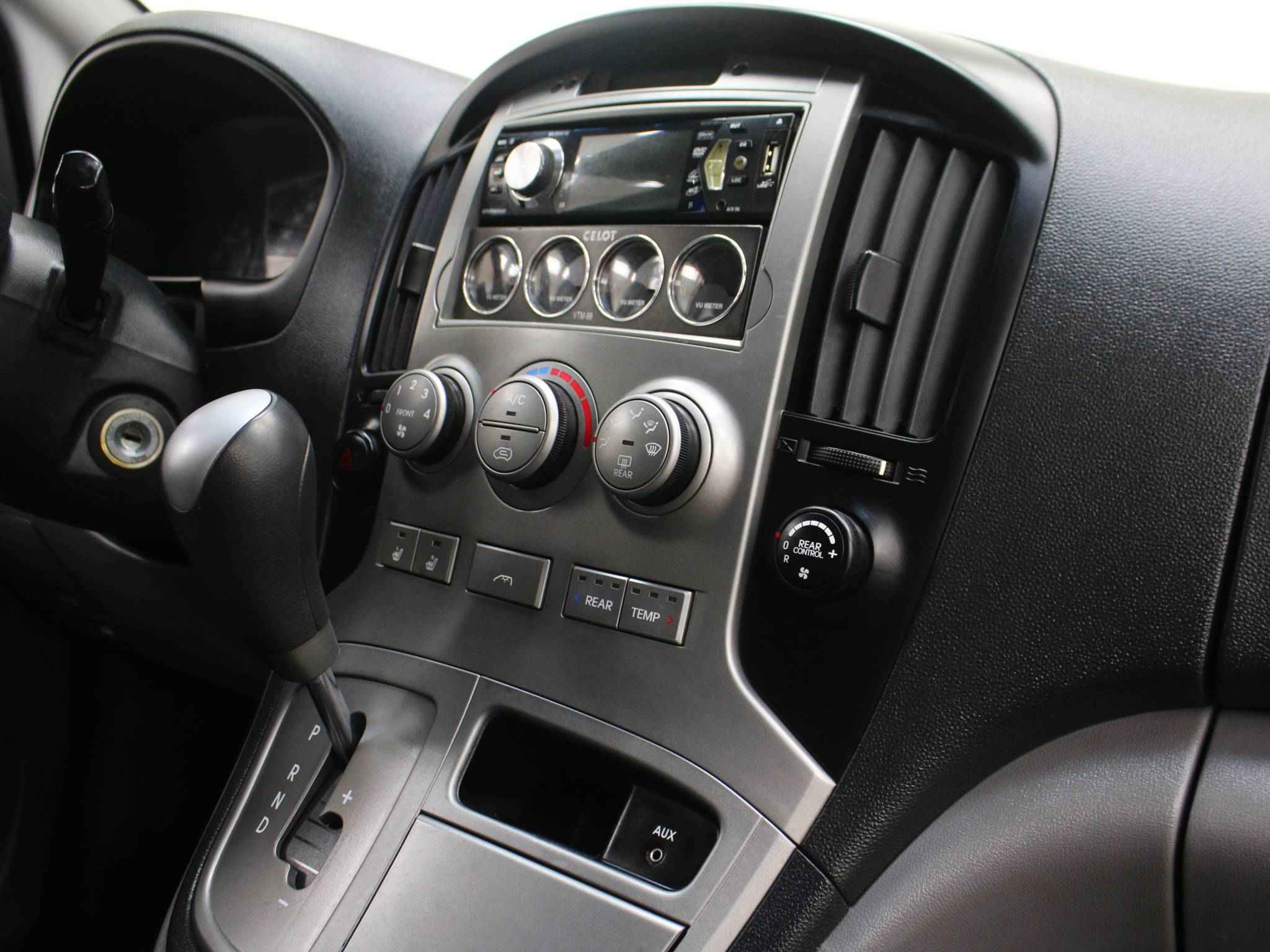 Hyundai Grand Starex, I