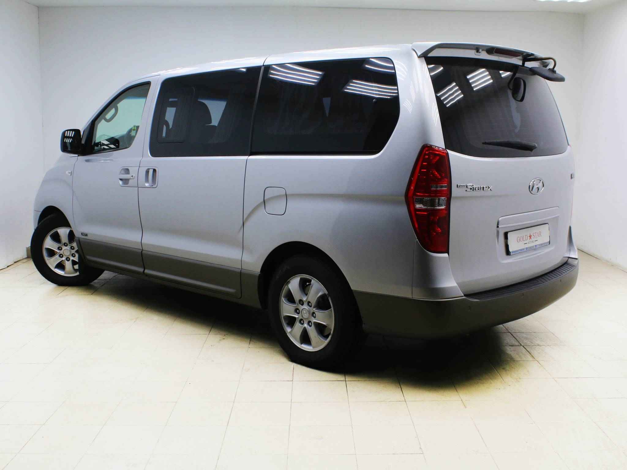 Hyundai Grand Starex, I