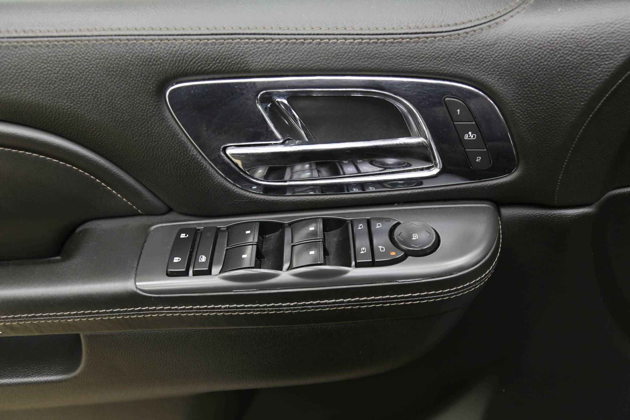 Cadillac Escalade, III