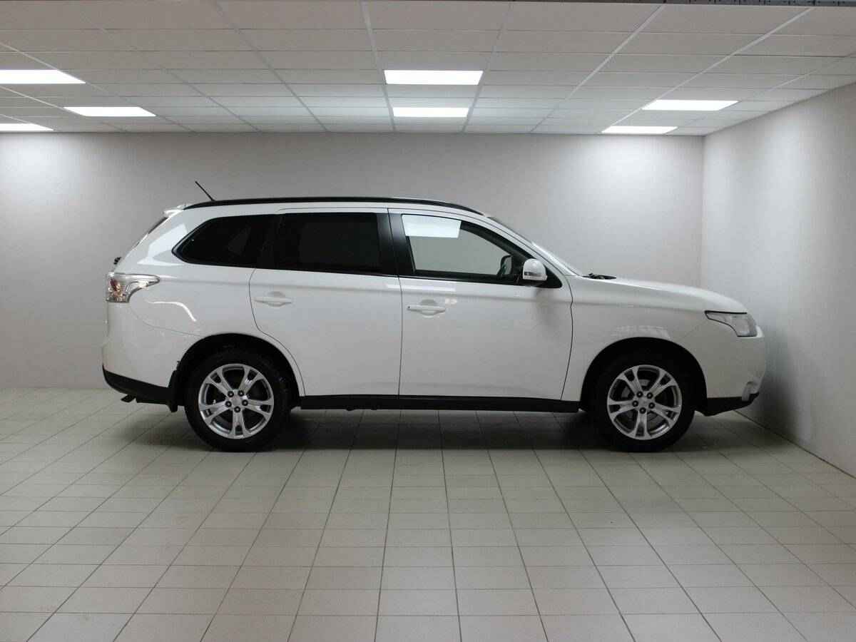 Mitsubishi Outlander, III