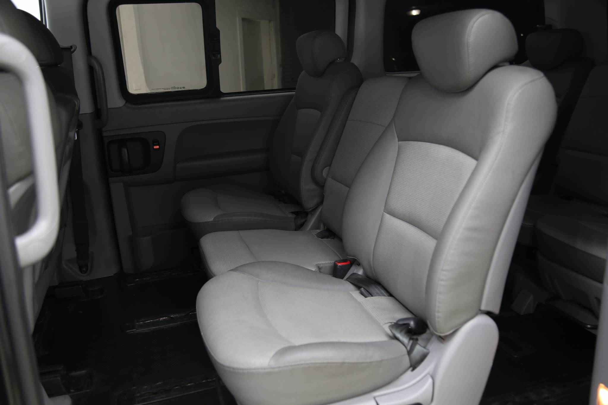 Hyundai Grand Starex, I