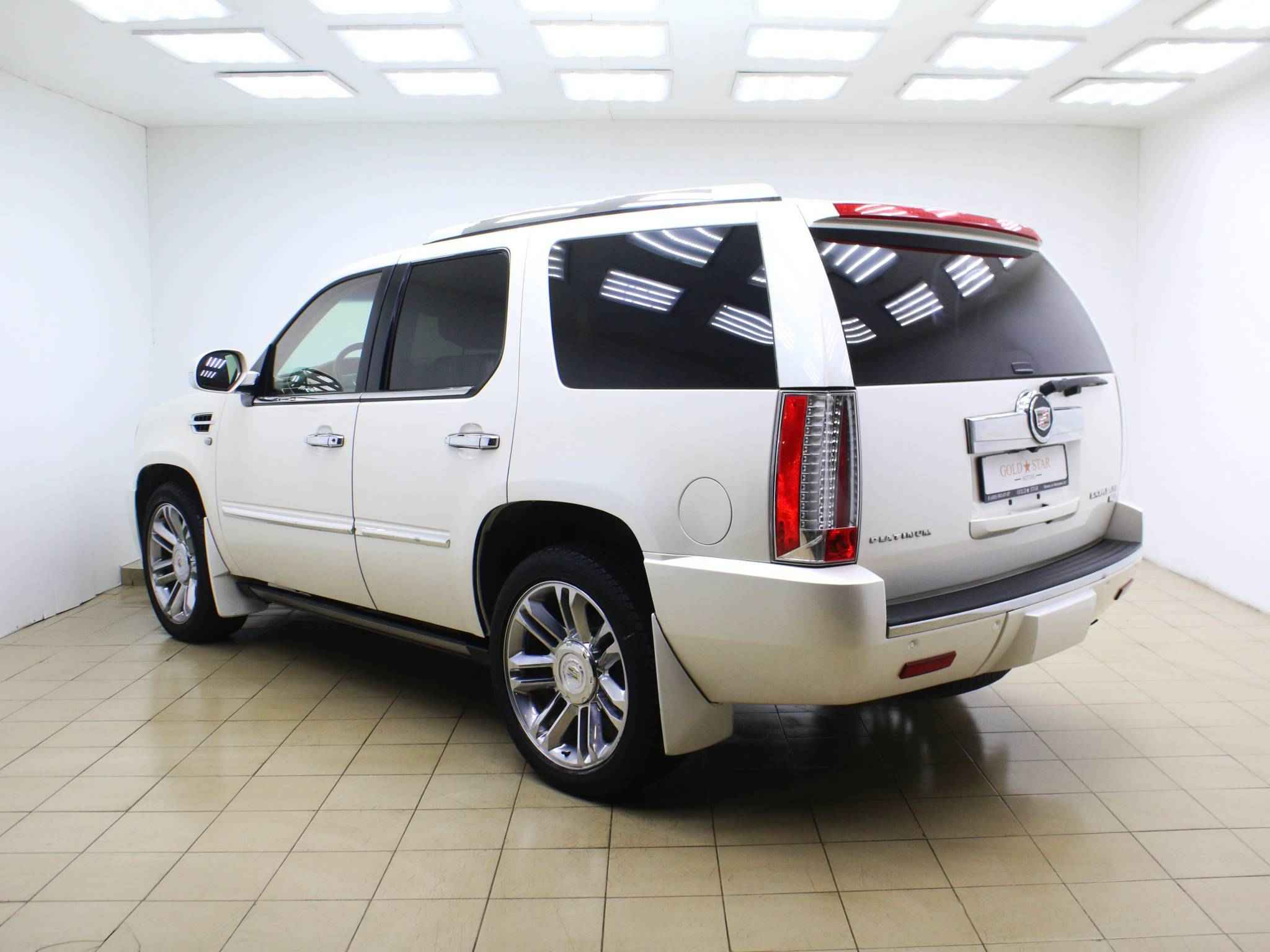 Cadillac Escalade, III