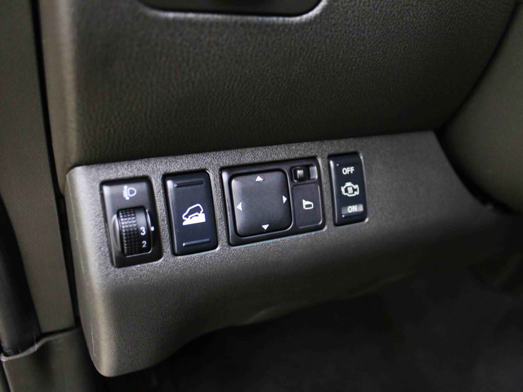 Nissan Pathfinder, III