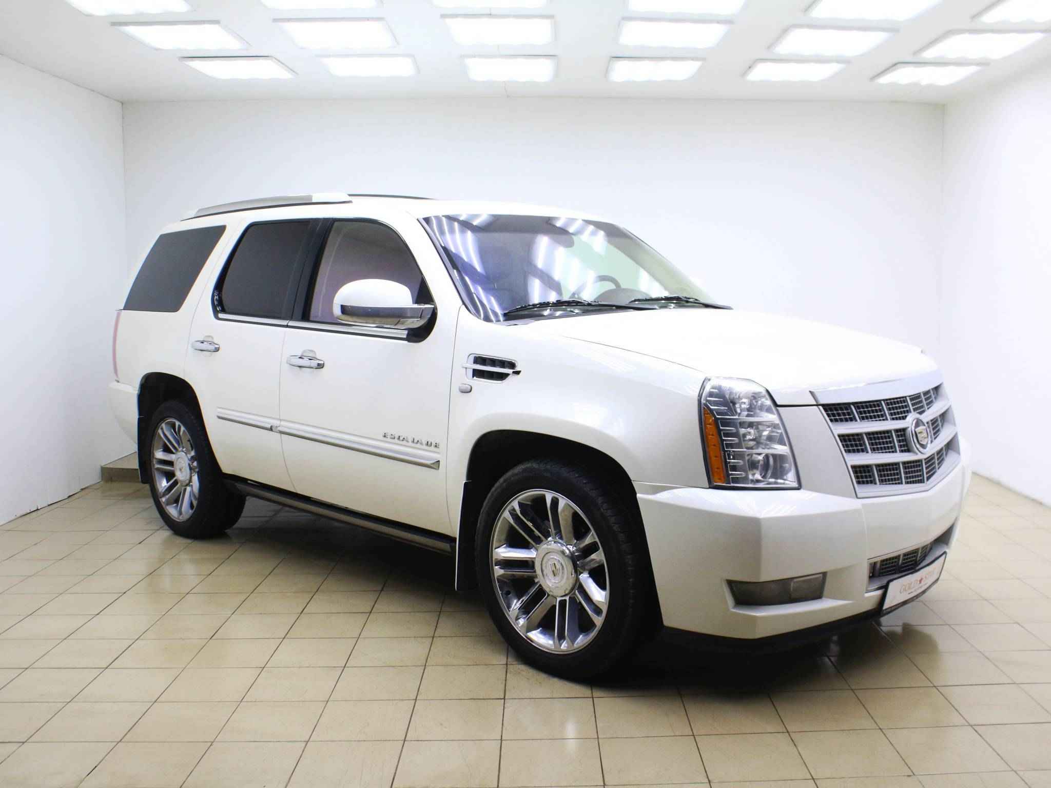 Cadillac Escalade, III