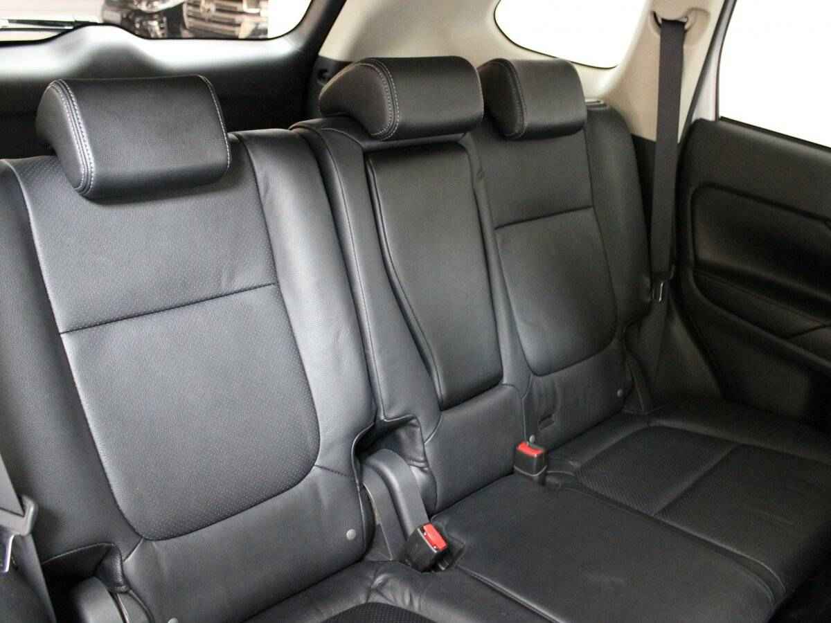 Mitsubishi Outlander, III