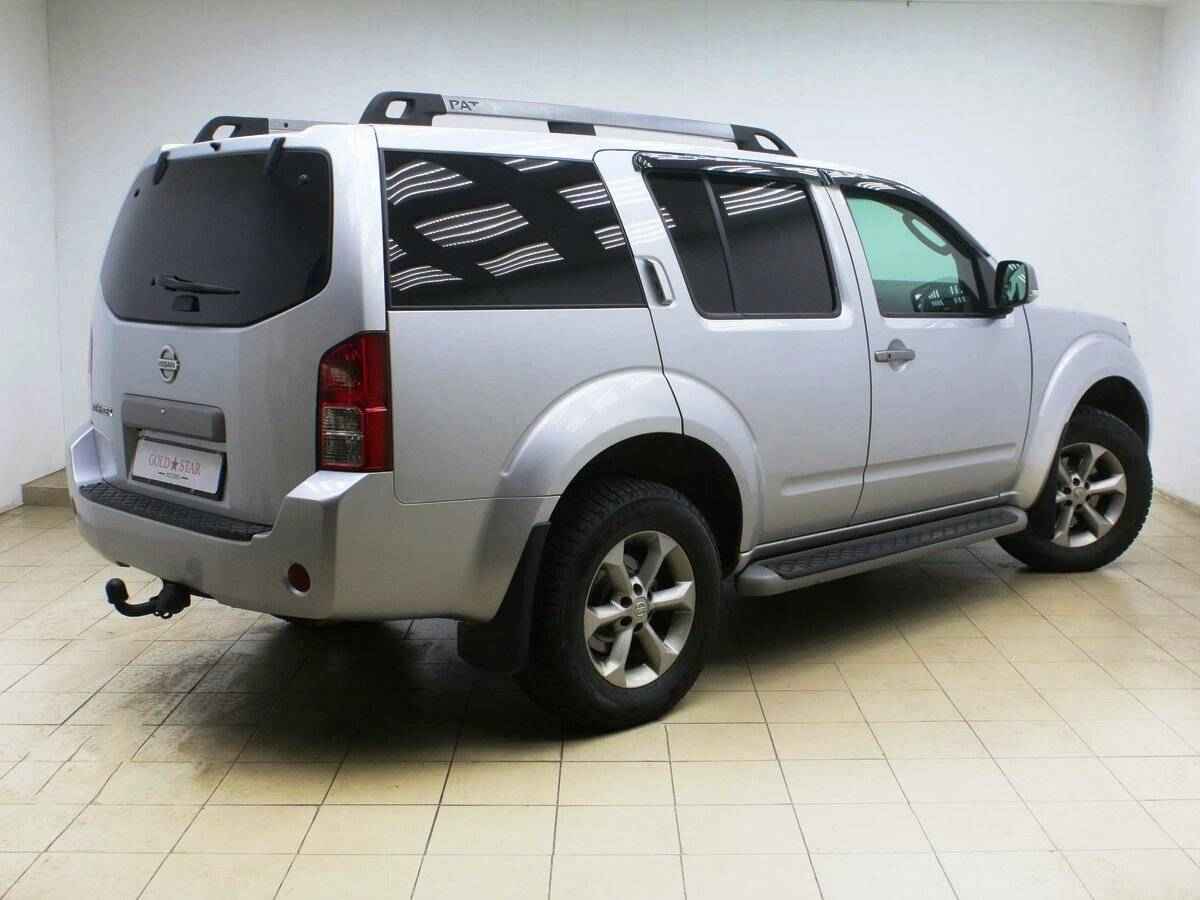 Nissan Pathfinder, III