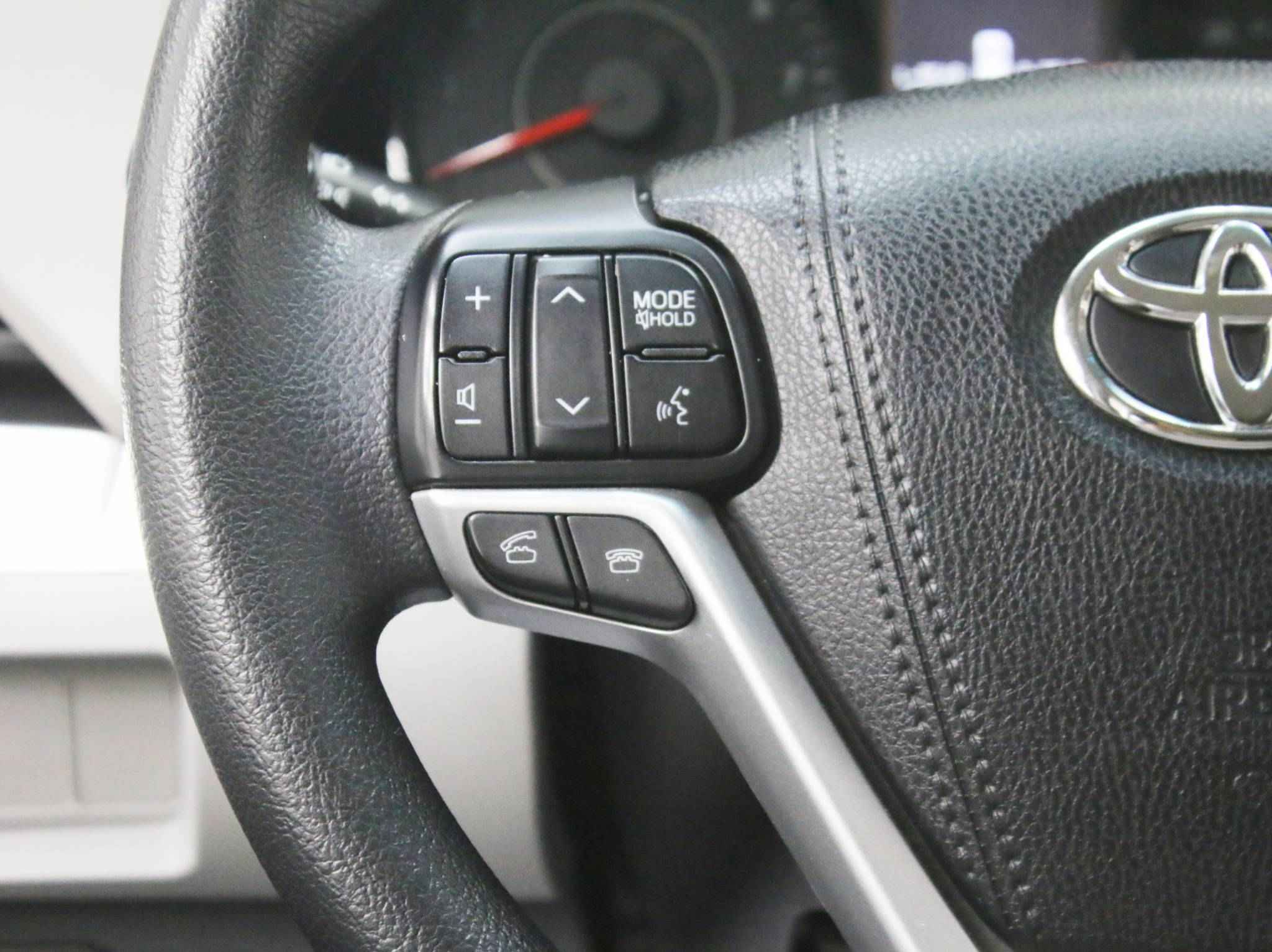 Toyota Sienna, III Рестайлинг