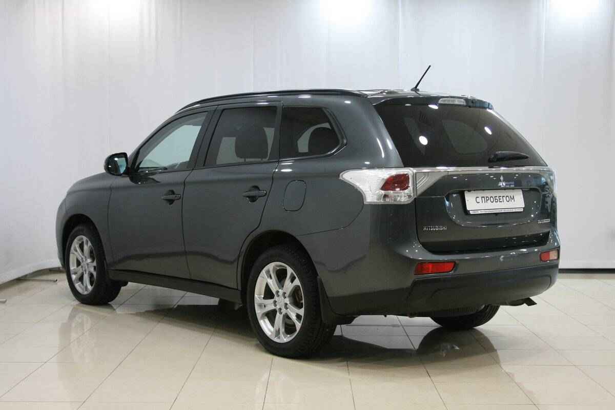 Mitsubishi Outlander, III