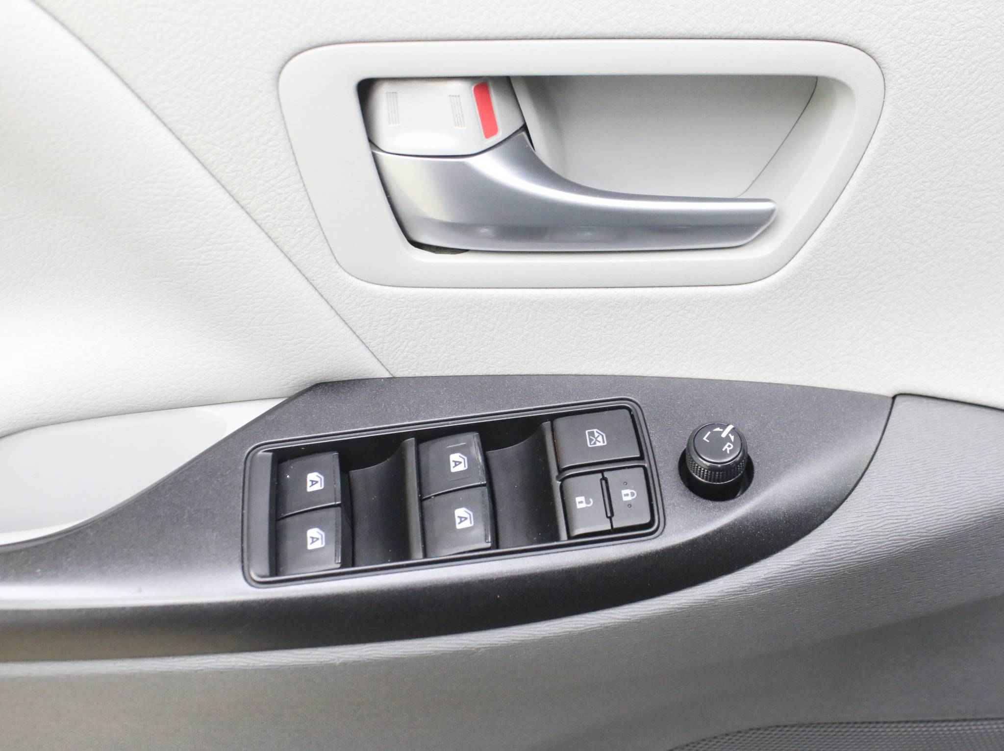 Toyota Sienna, III Рестайлинг