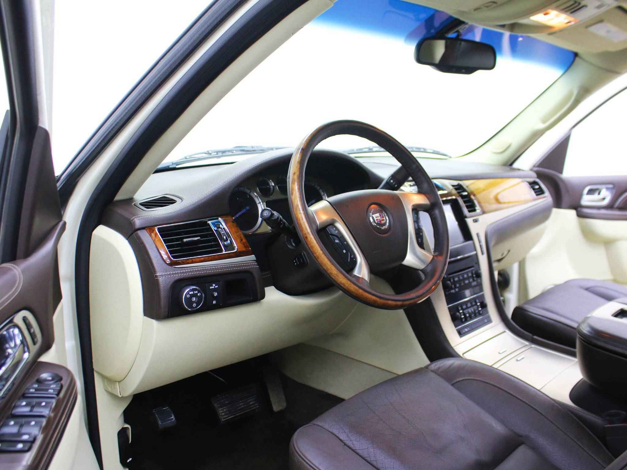 Cadillac Escalade, III