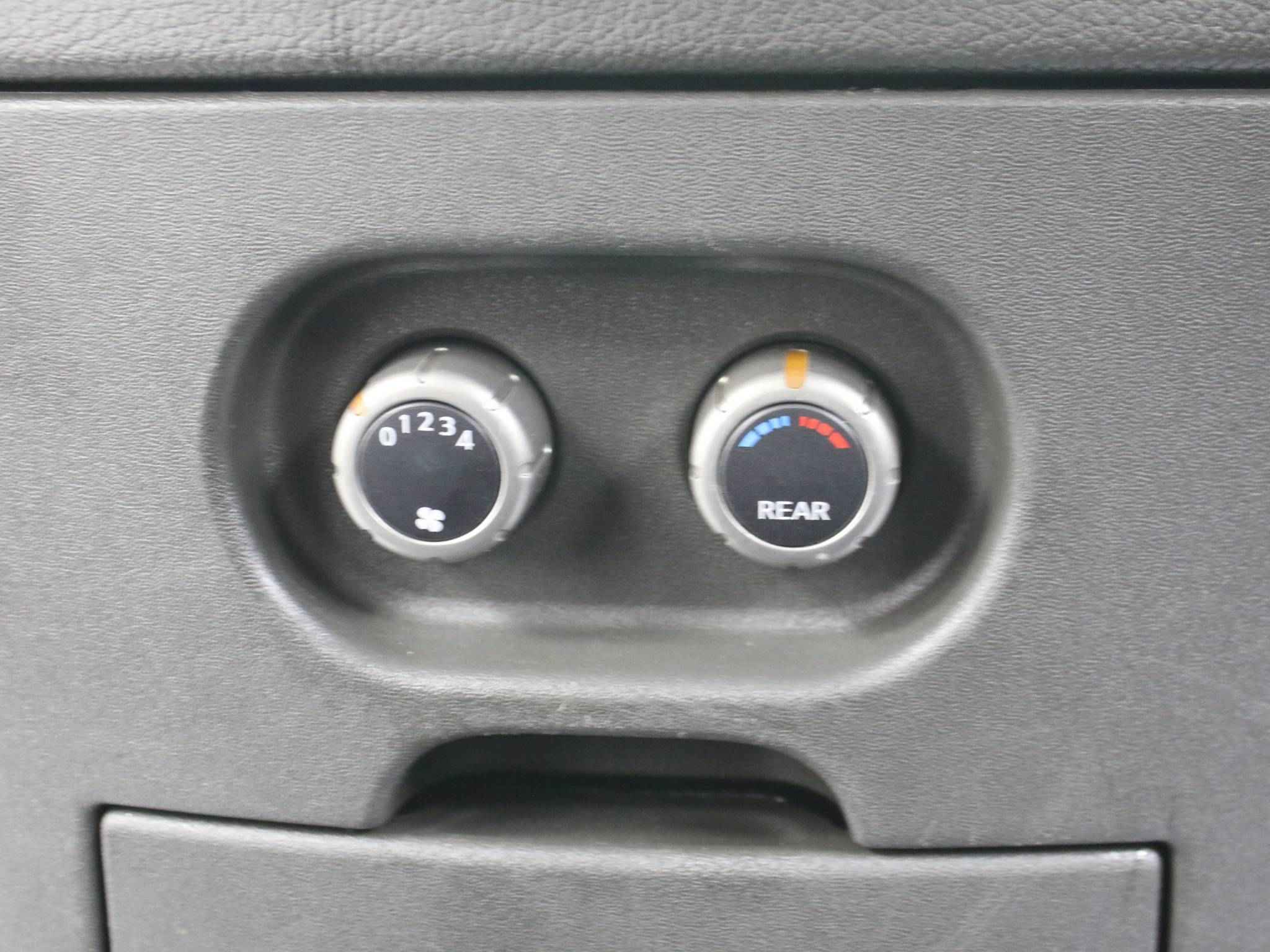 Nissan Pathfinder, III