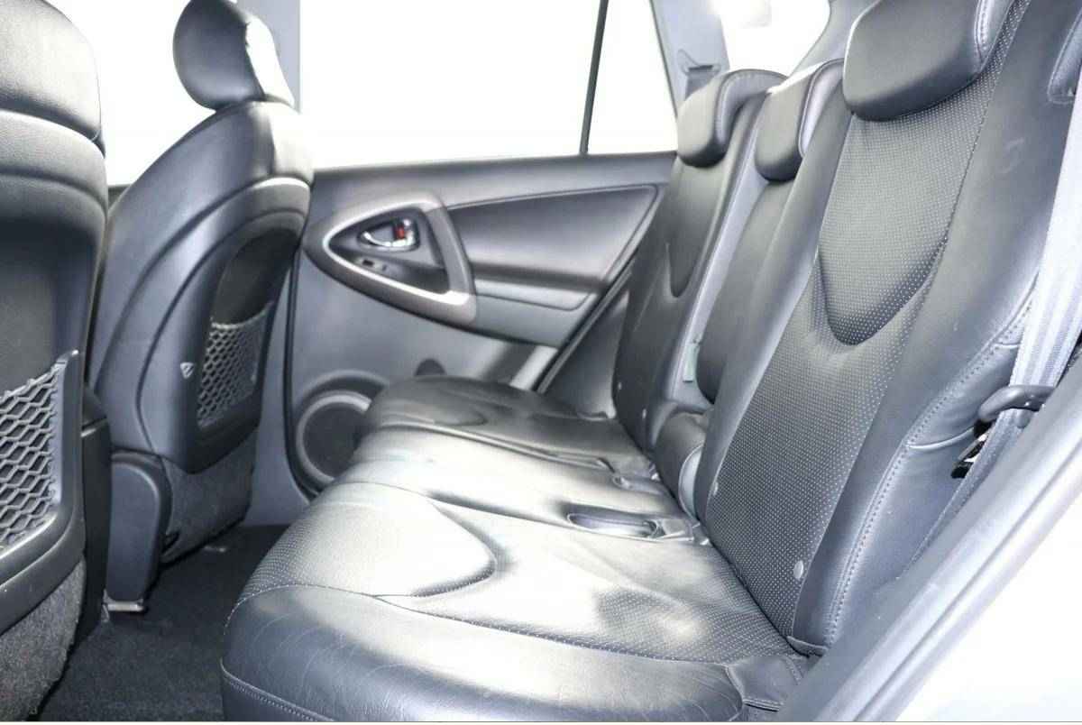 Toyota RAV4, III (XA30)